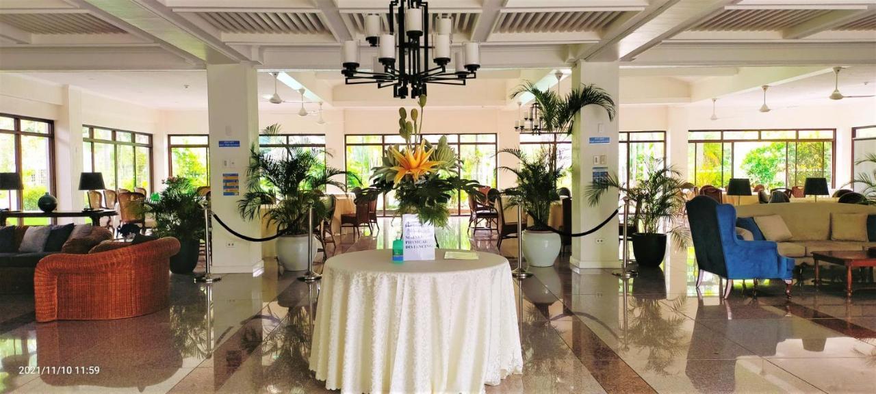 Chateau Bleu Resort Calamba  Kültér fotó