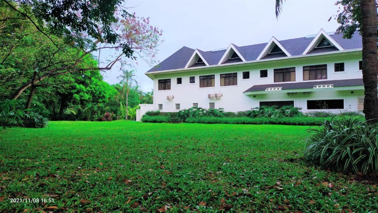 Chateau Bleu Resort Calamba  Kültér fotó