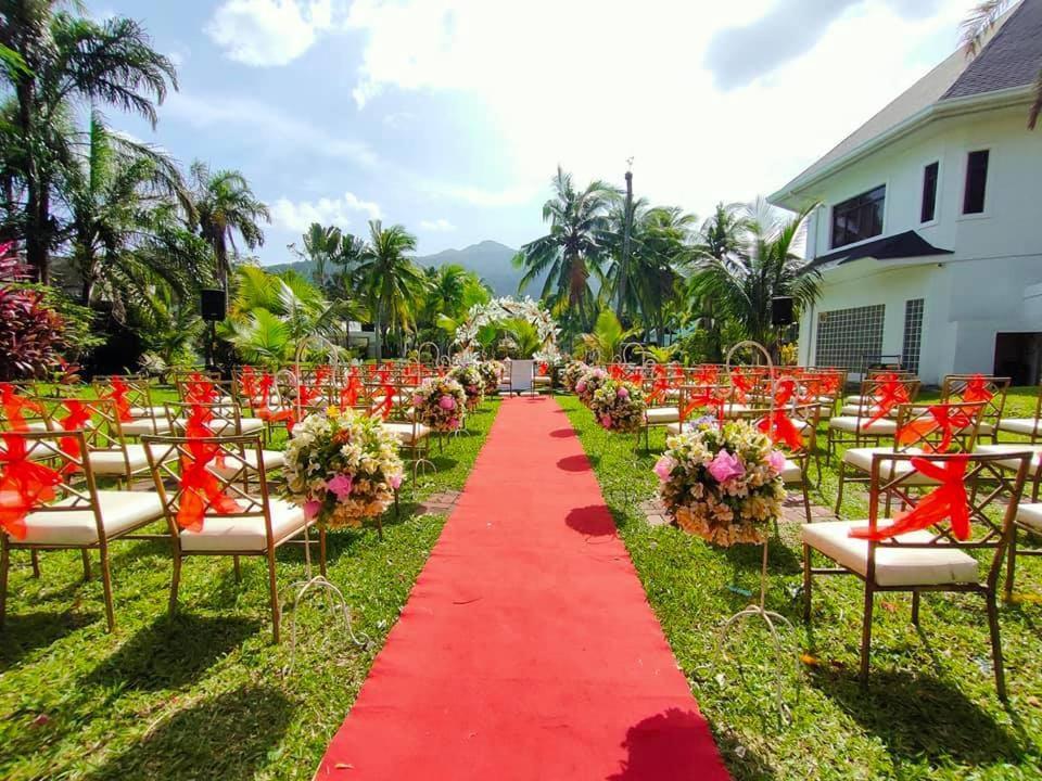 Chateau Bleu Resort Calamba  Kültér fotó