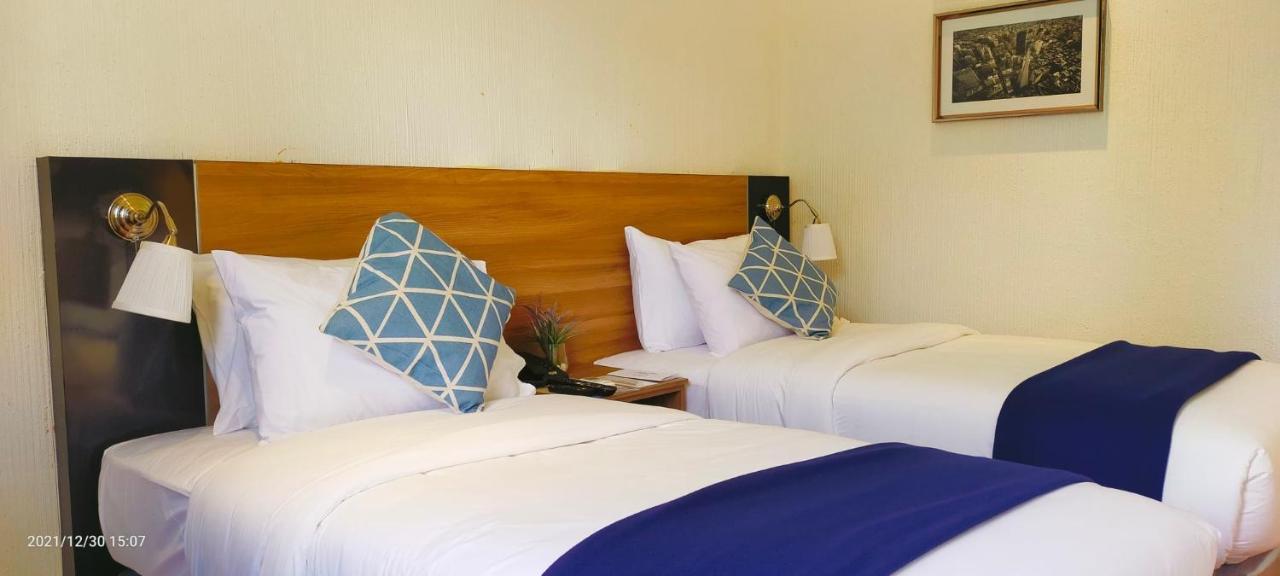 Chateau Bleu Resort Calamba  Kültér fotó