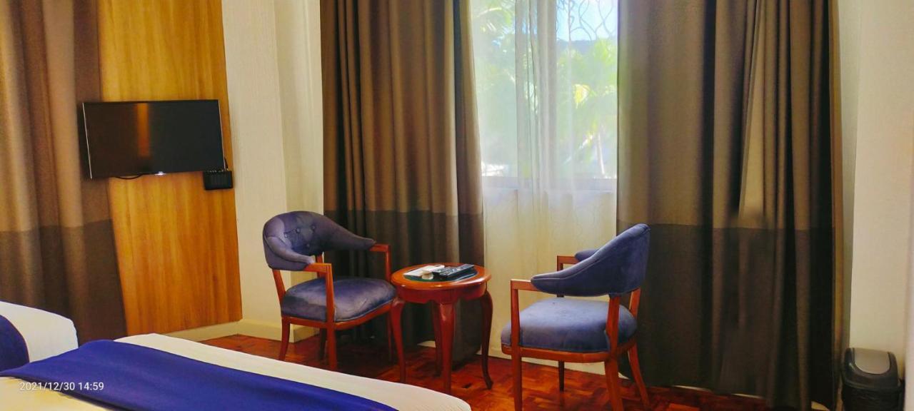 Chateau Bleu Resort Calamba  Kültér fotó